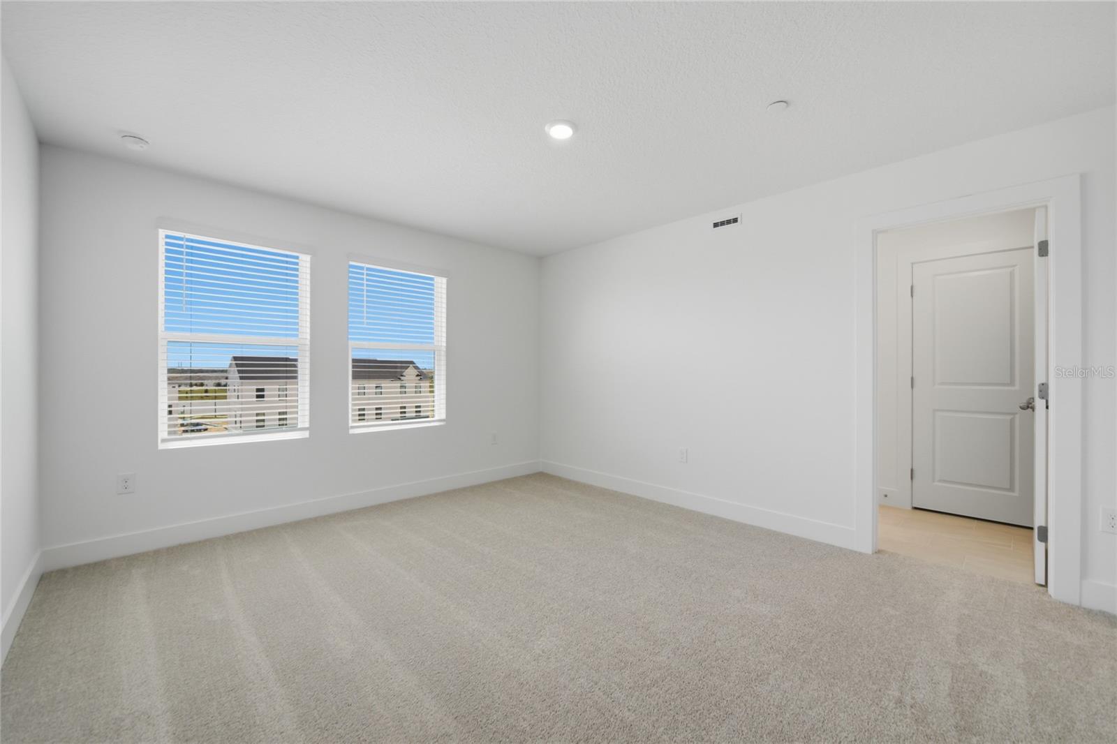 Image 24 of 33 For 15267 Hamlin Park Drive