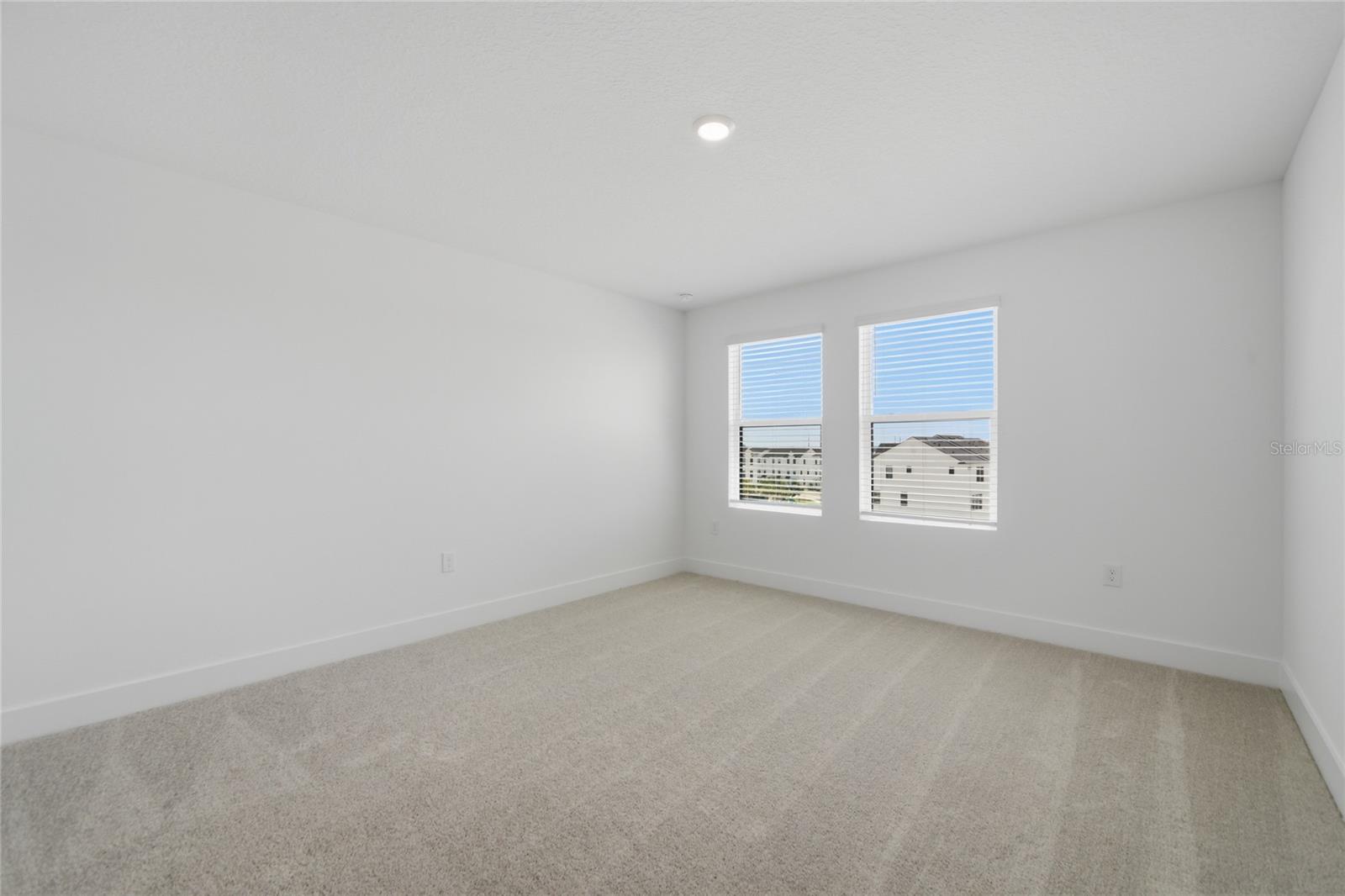 Image 25 of 33 For 15267 Hamlin Park Drive