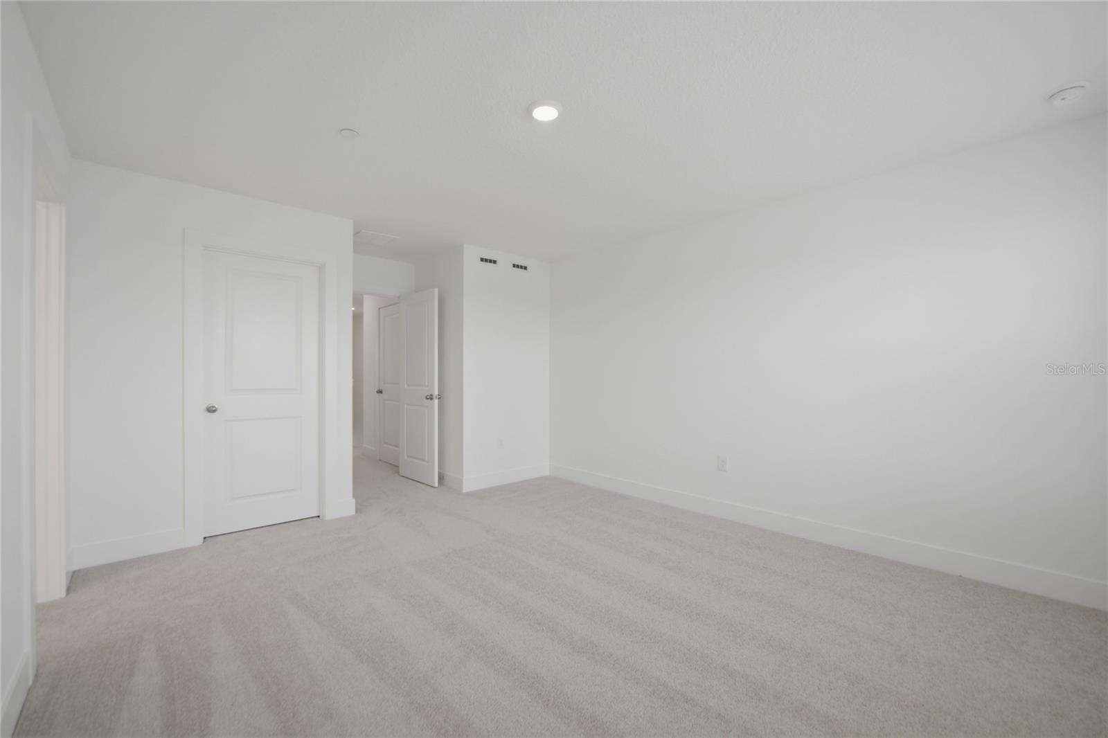 Image 27 of 33 For 15267 Hamlin Park Drive