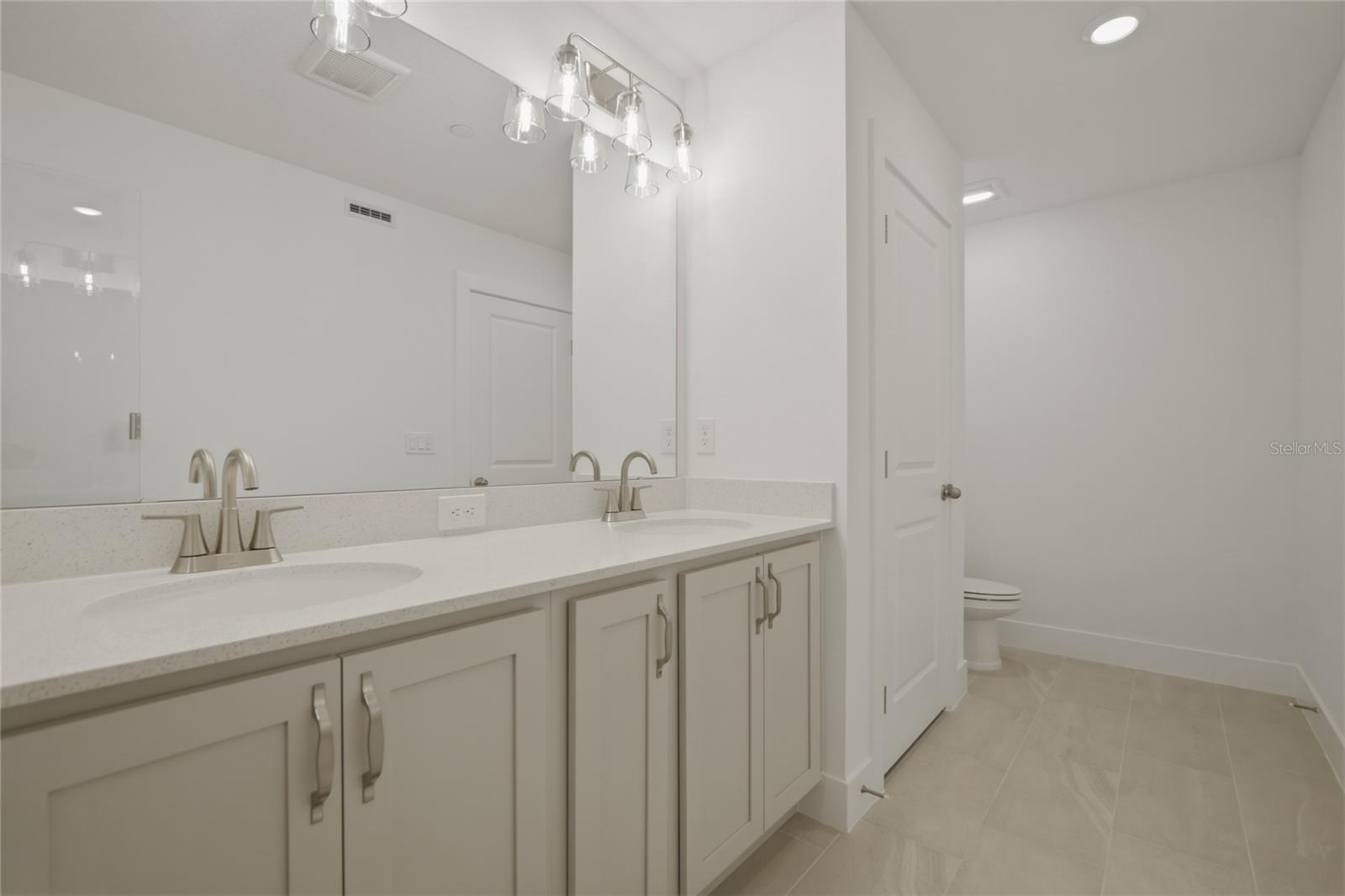 Image 29 of 33 For 15267 Hamlin Park Drive