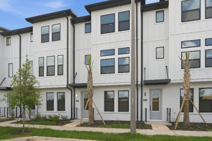Image 3 of 33 For 15267 Hamlin Park Drive