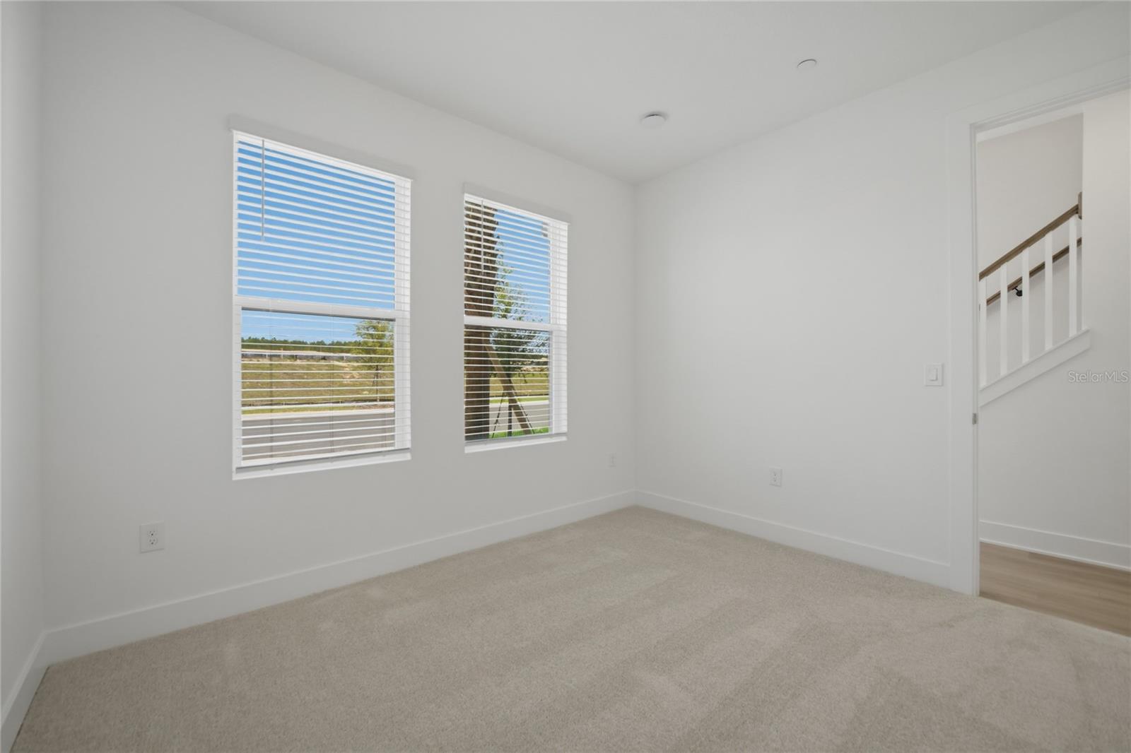 Image 6 of 33 For 15267 Hamlin Park Drive