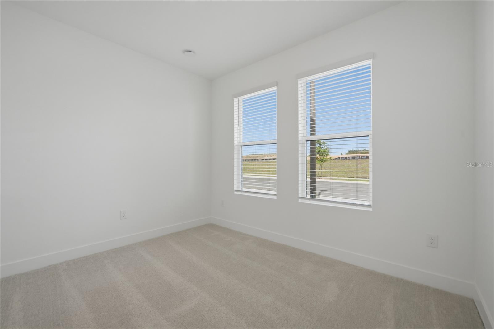 Image 7 of 33 For 15267 Hamlin Park Drive