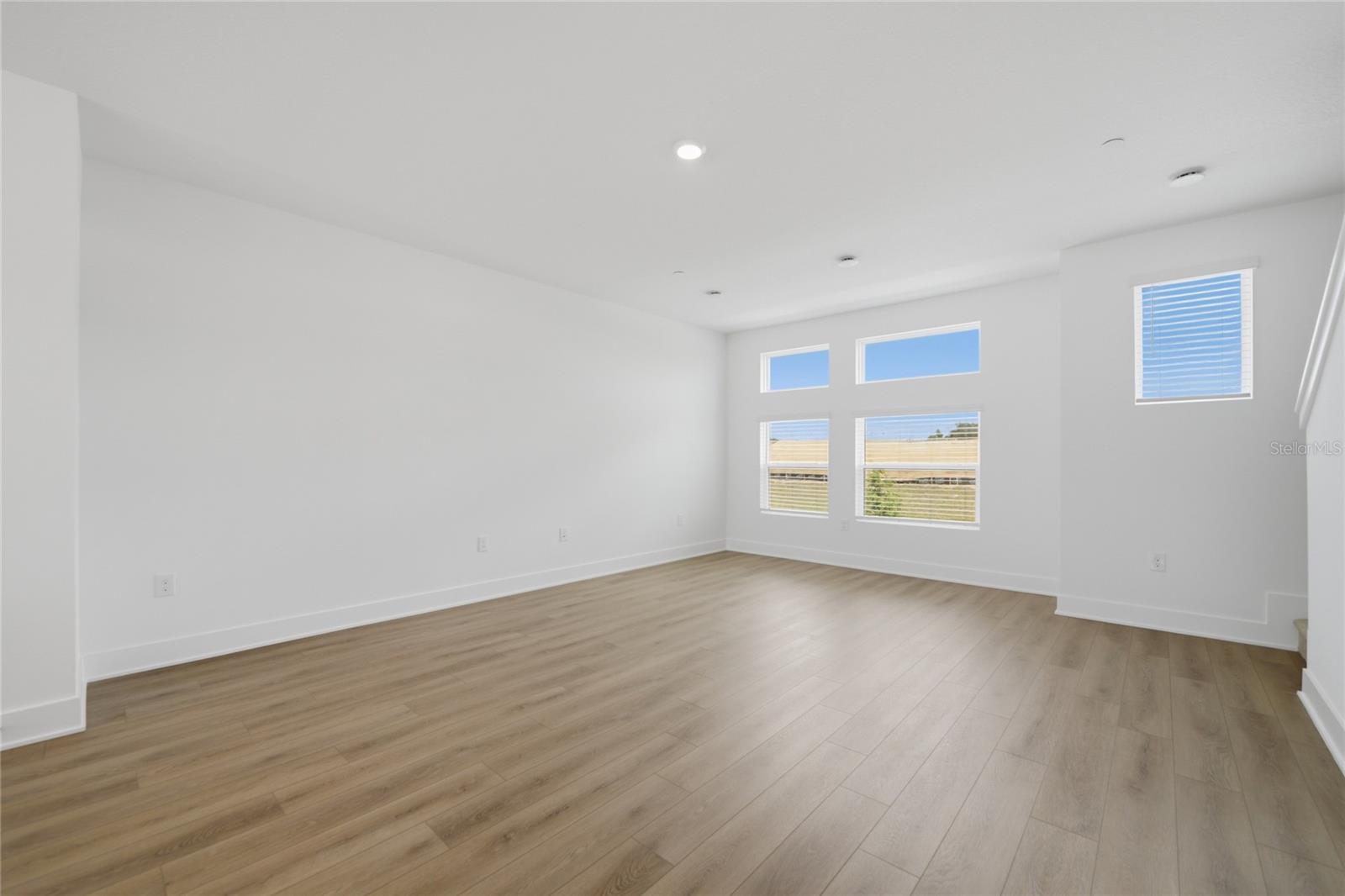 Image 9 of 33 For 15267 Hamlin Park Drive