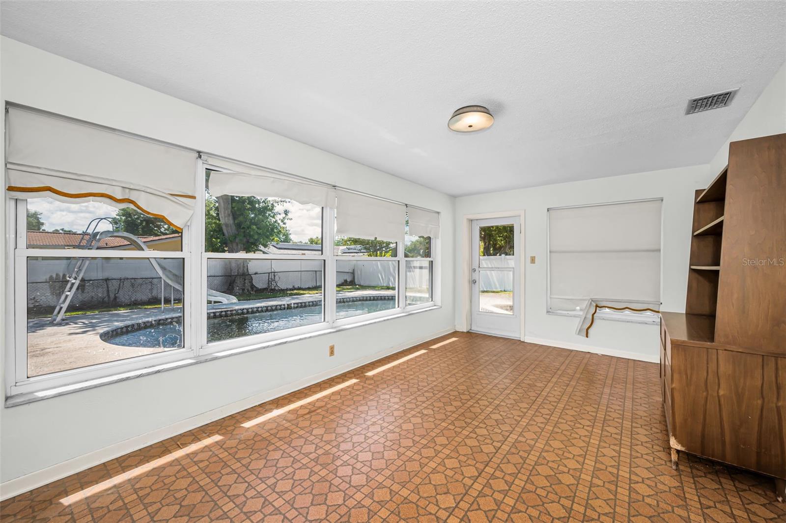 Image 13 of 39 For 2241 Jaffa Place