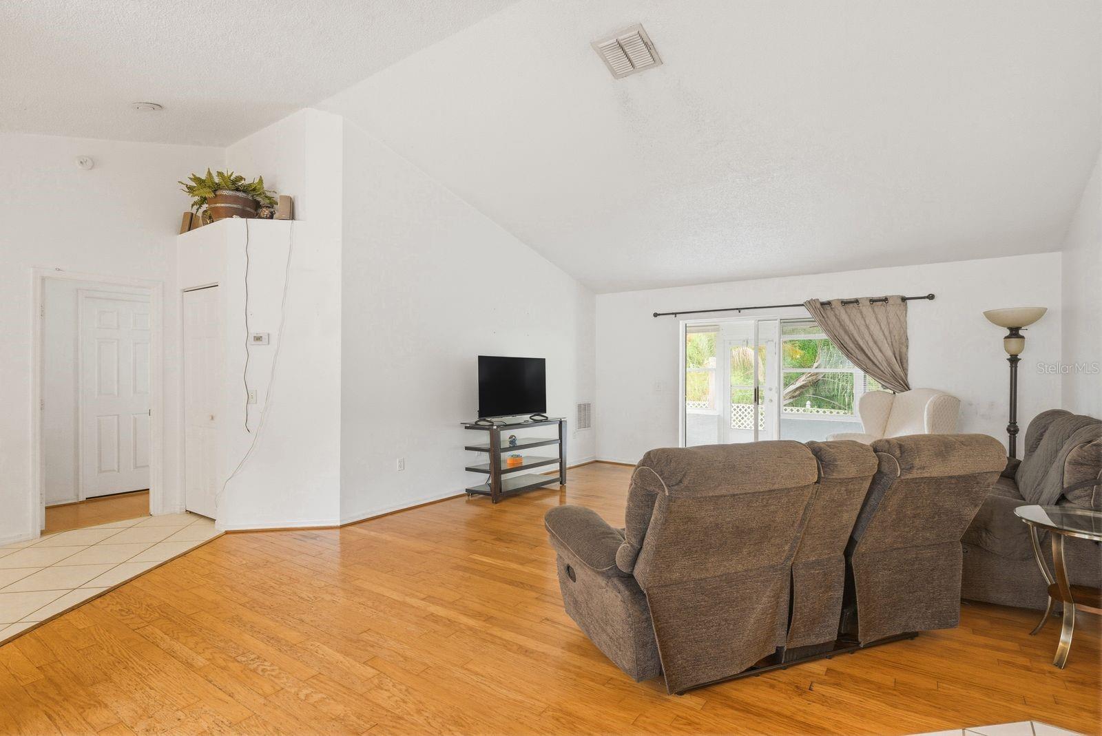 Image 6 of 42 For 7050 Woodibis Drive