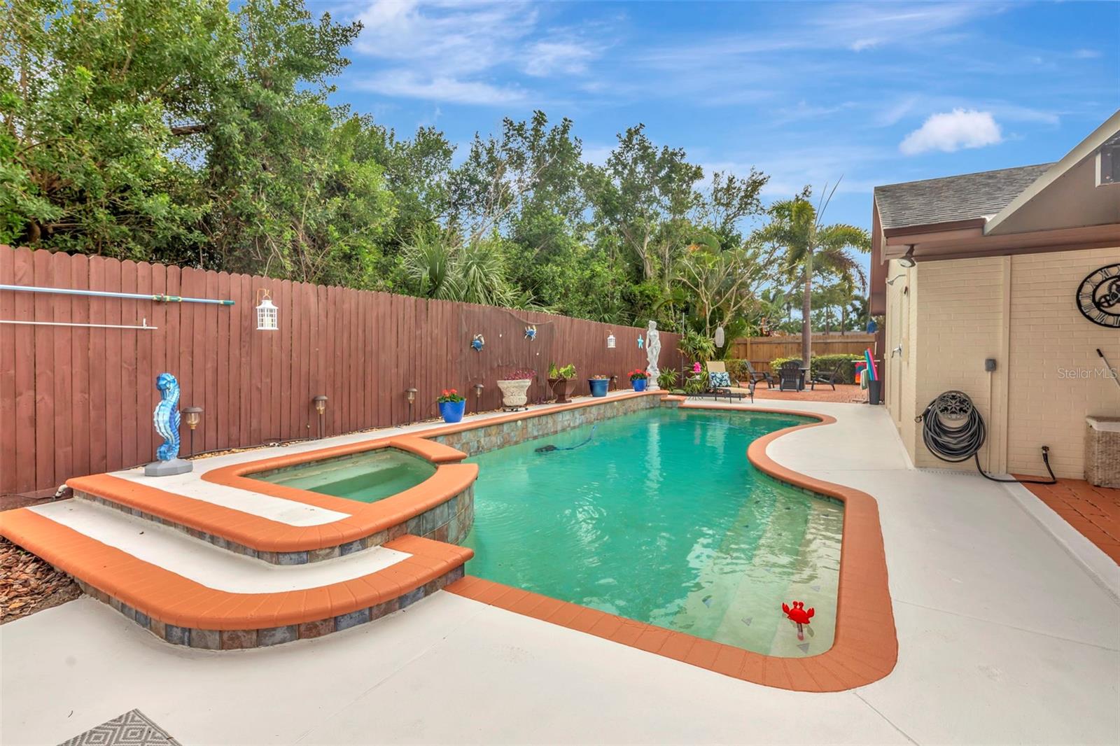 Image 10 of 72 For 8233 Forest Circle