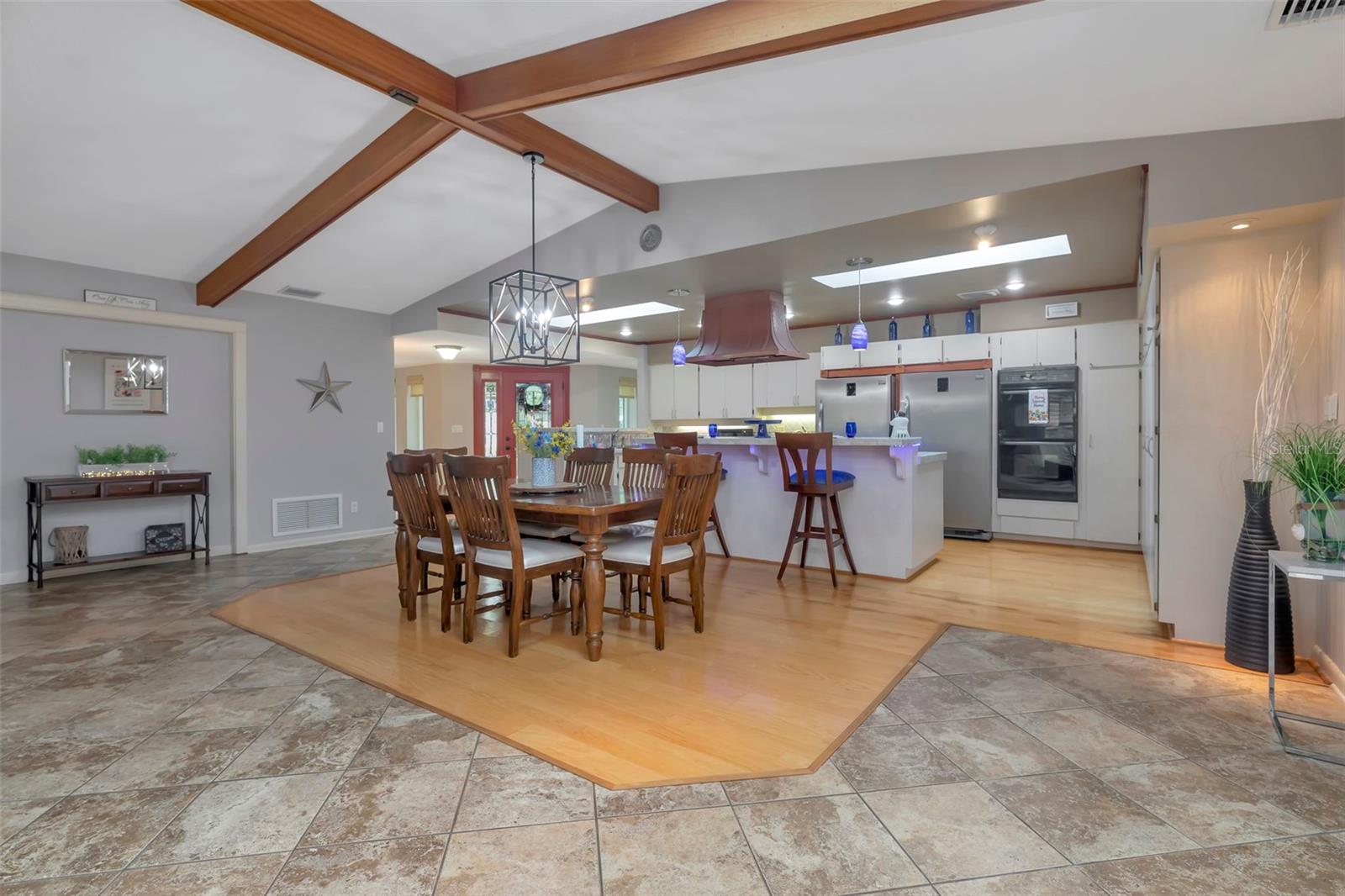 Image 16 of 72 For 8233 Forest Circle