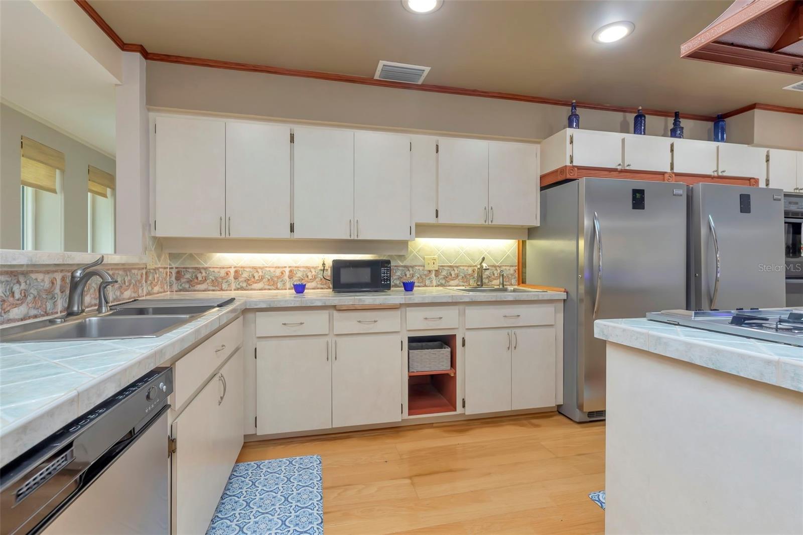 Image 18 of 72 For 8233 Forest Circle