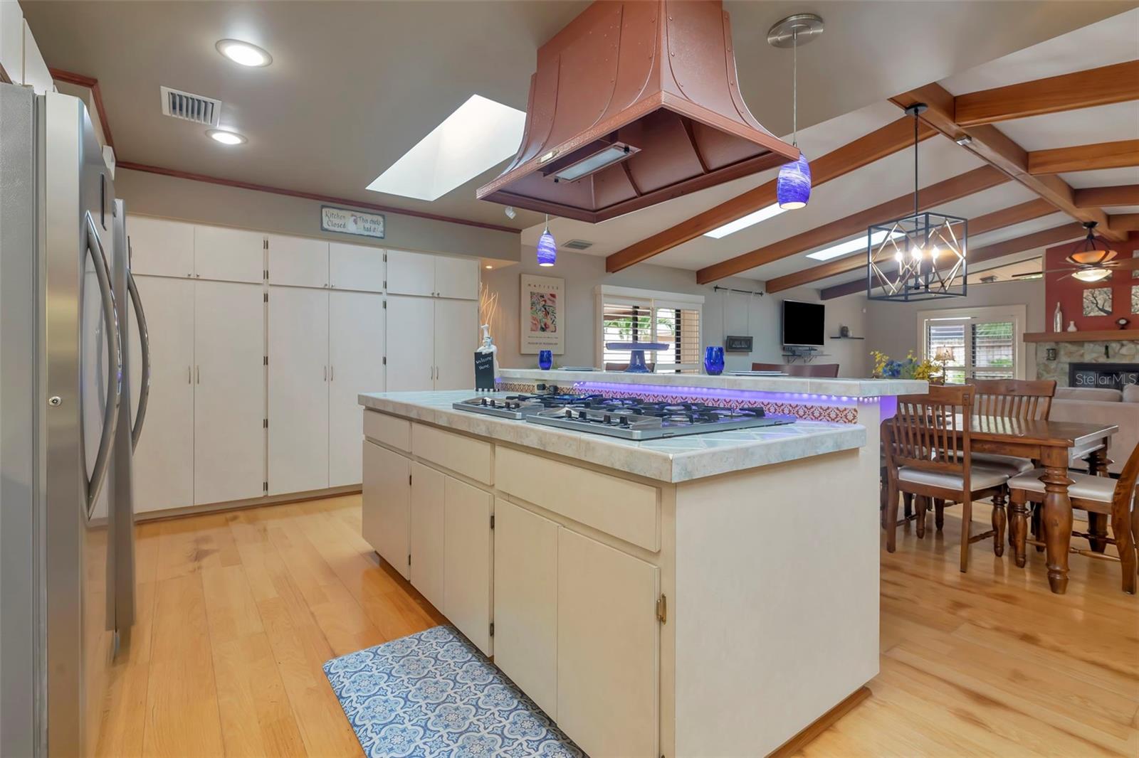 Image 19 of 72 For 8233 Forest Circle