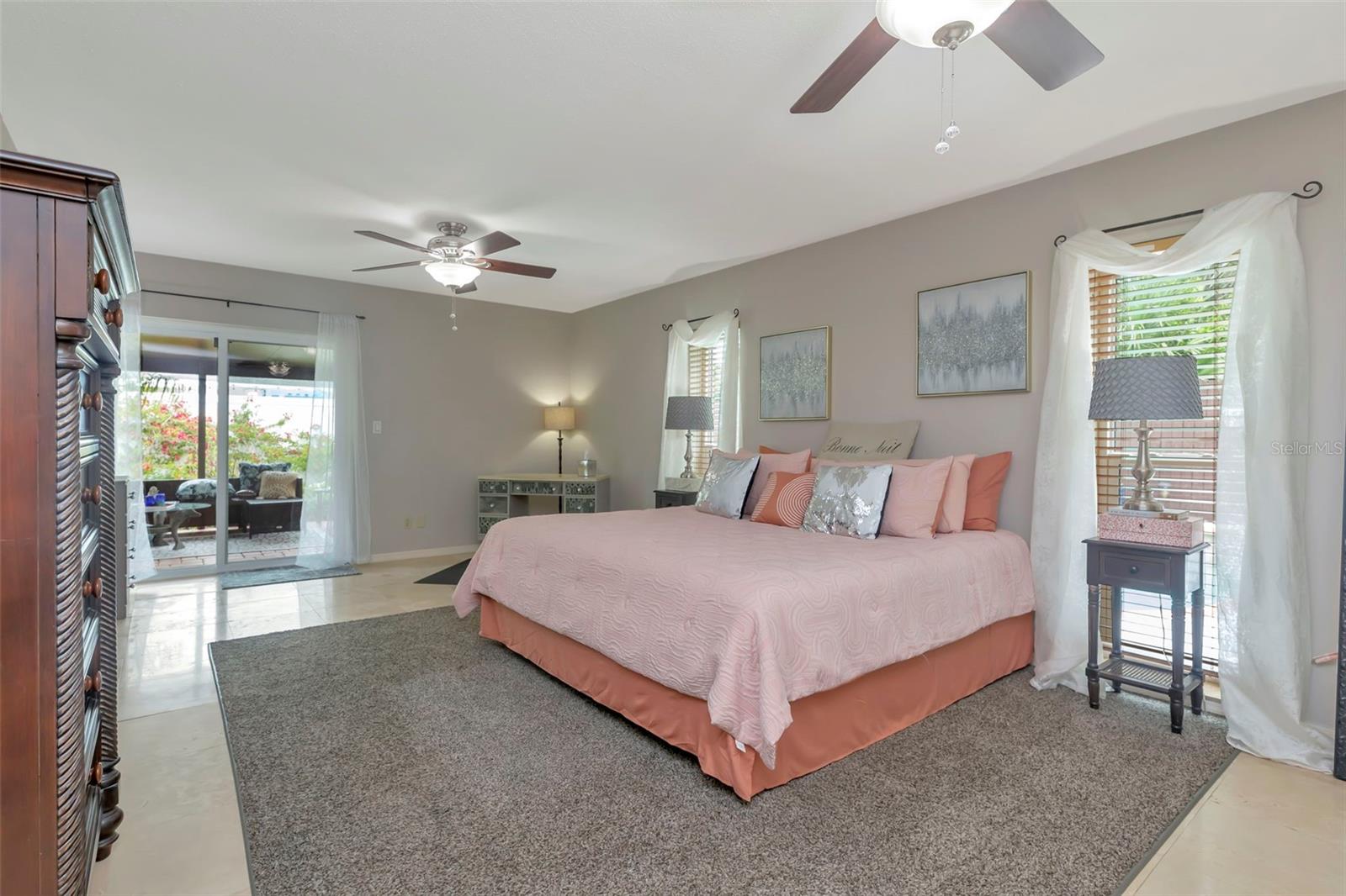 Image 21 of 72 For 8233 Forest Circle