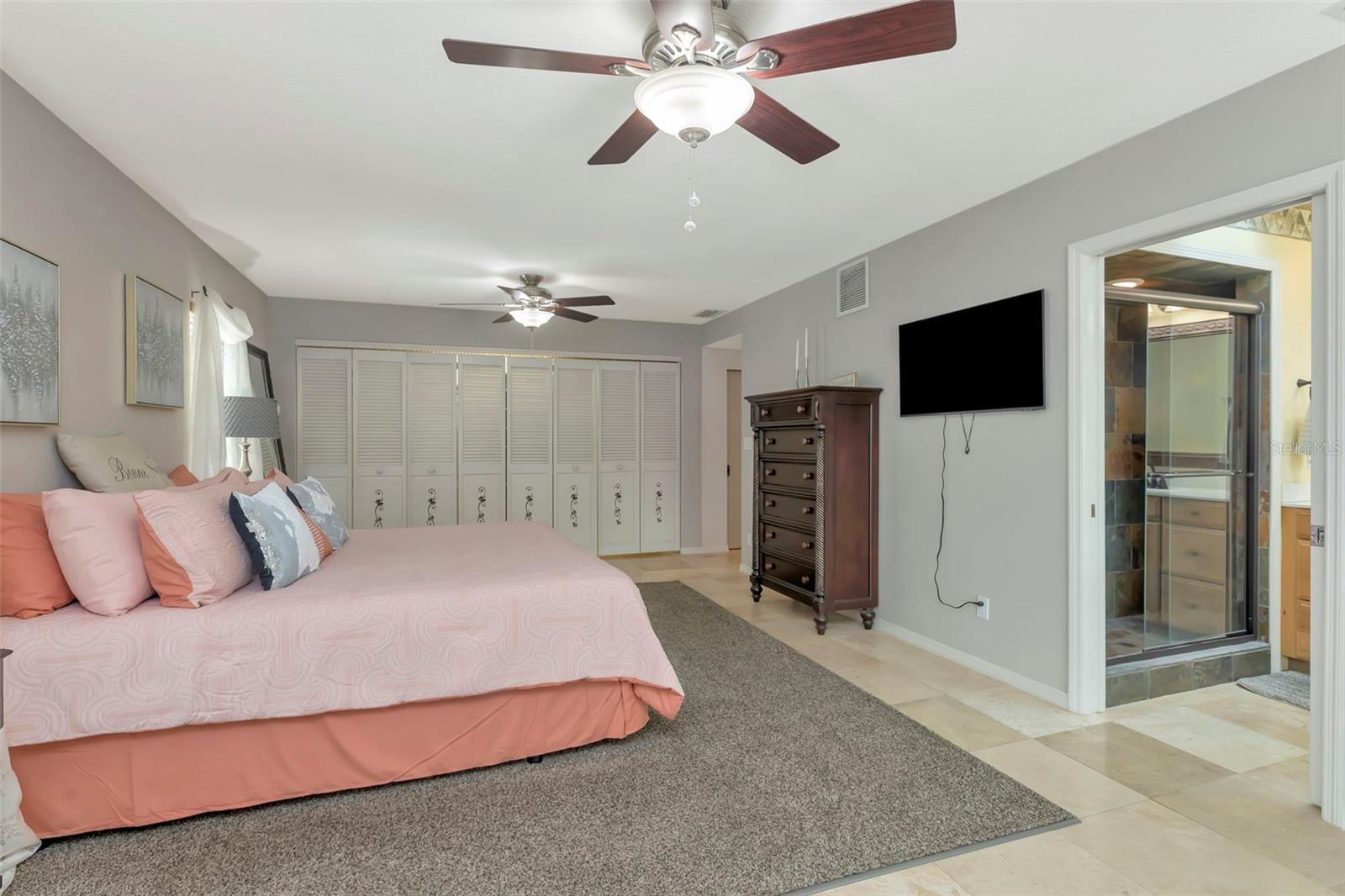 Image 23 of 72 For 8233 Forest Circle