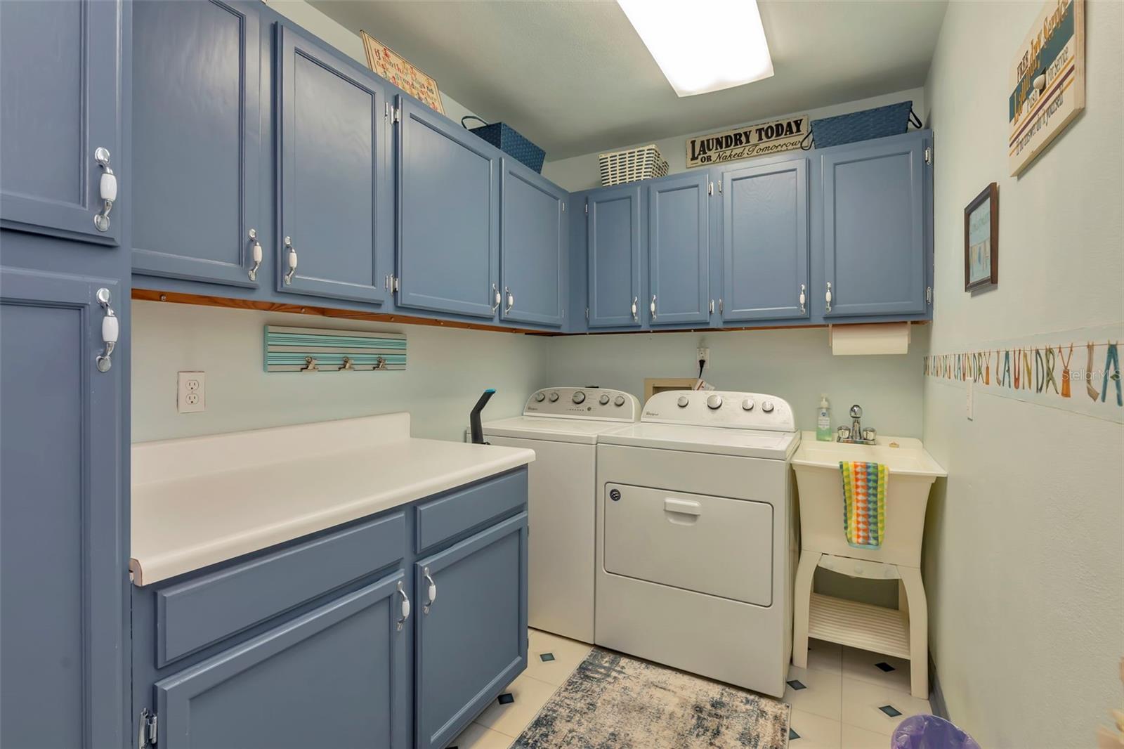 Image 36 of 72 For 8233 Forest Circle