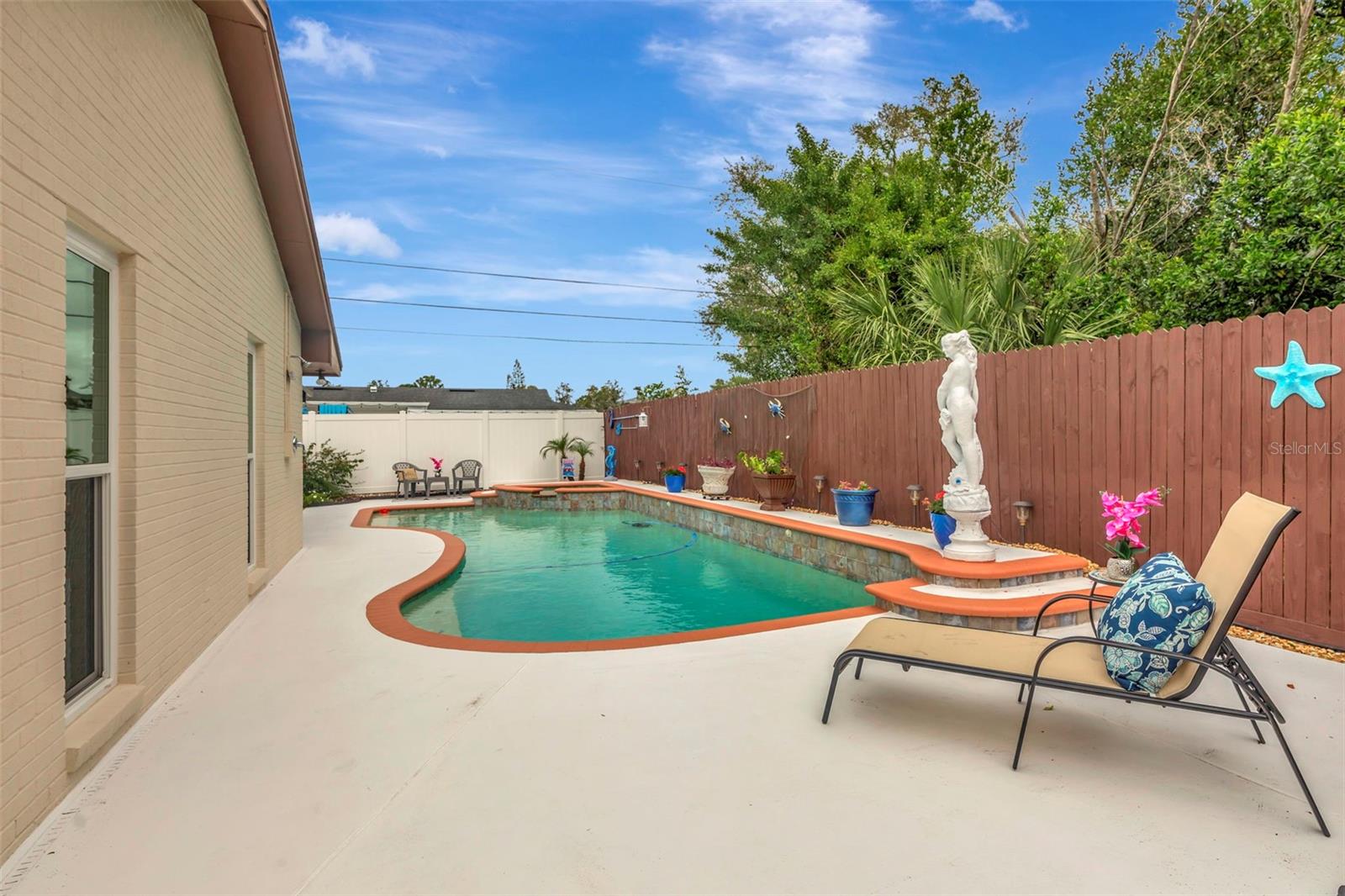 Image 40 of 72 For 8233 Forest Circle