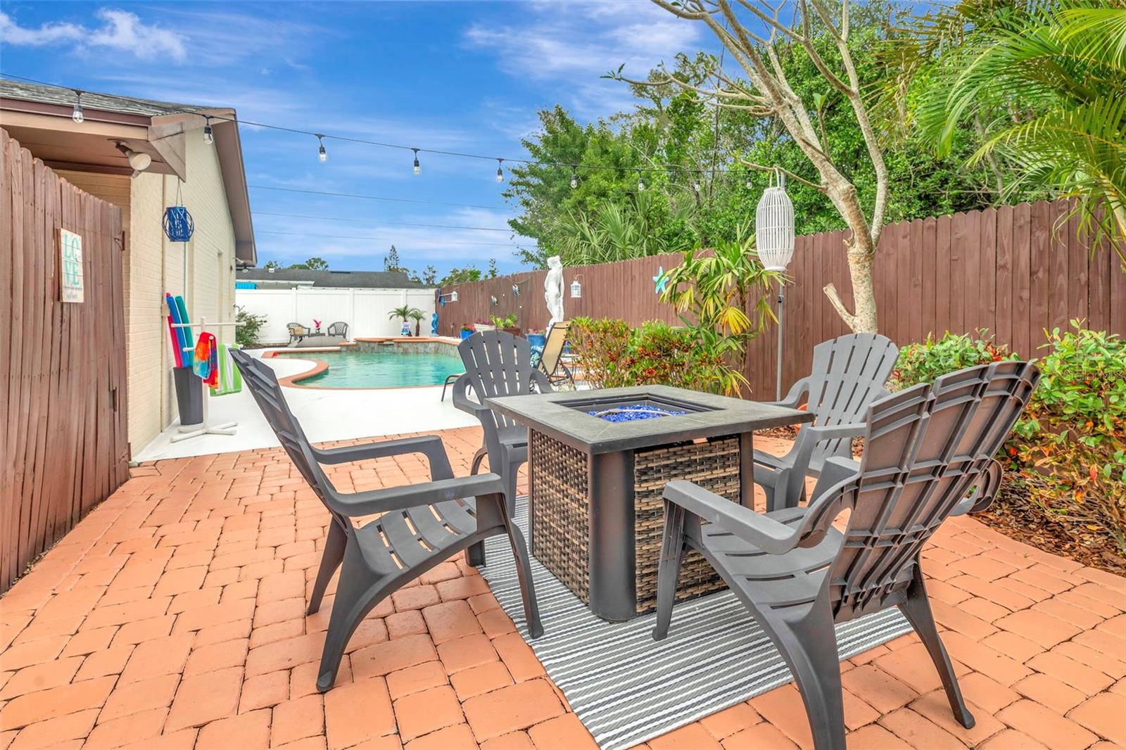 Image 7 of 72 For 8233 Forest Circle