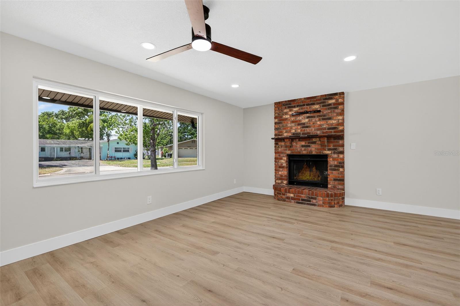 Image 10 of 45 For 2207 Hennesen Drive