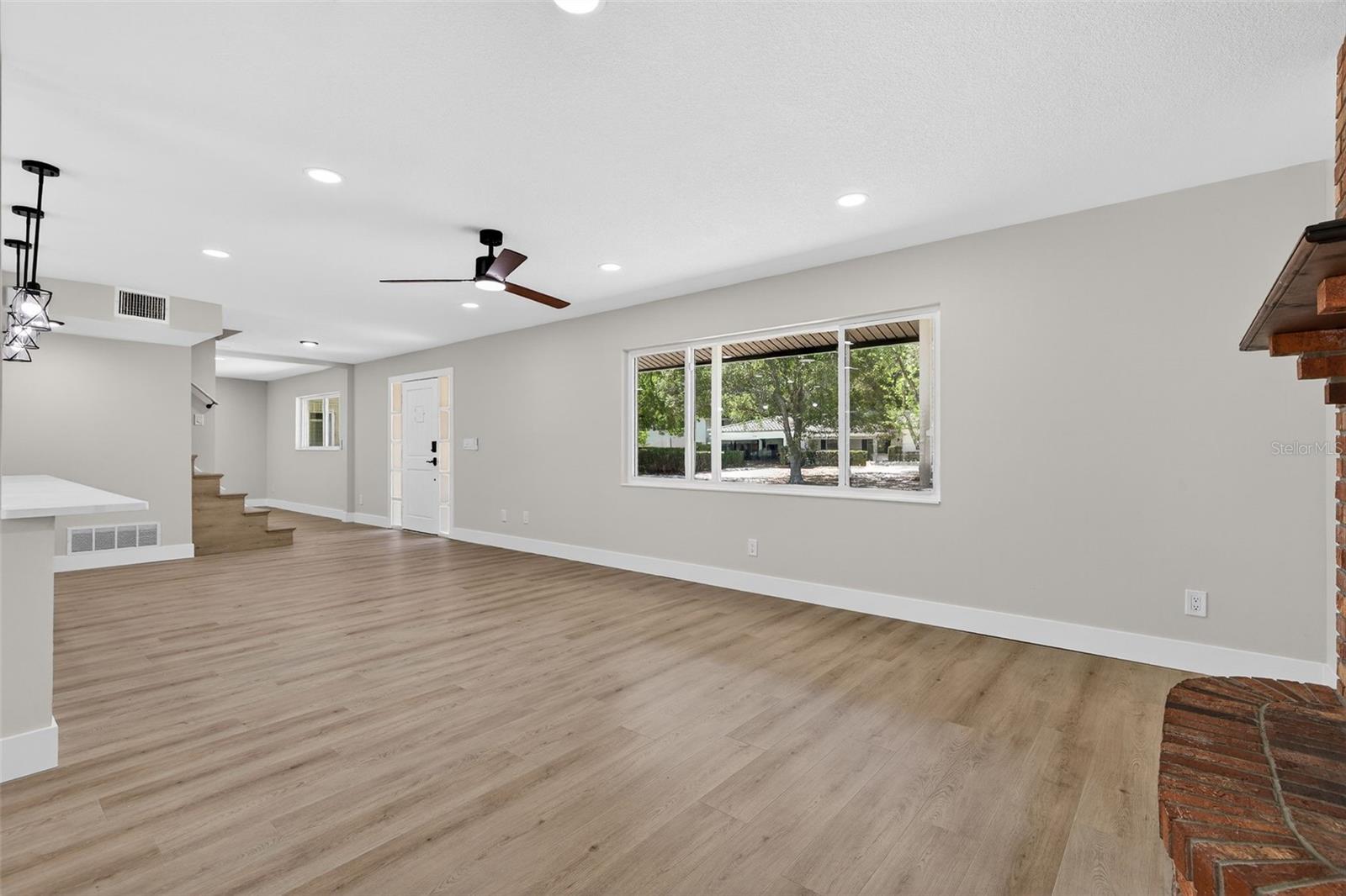 Image 11 of 45 For 2207 Hennesen Drive