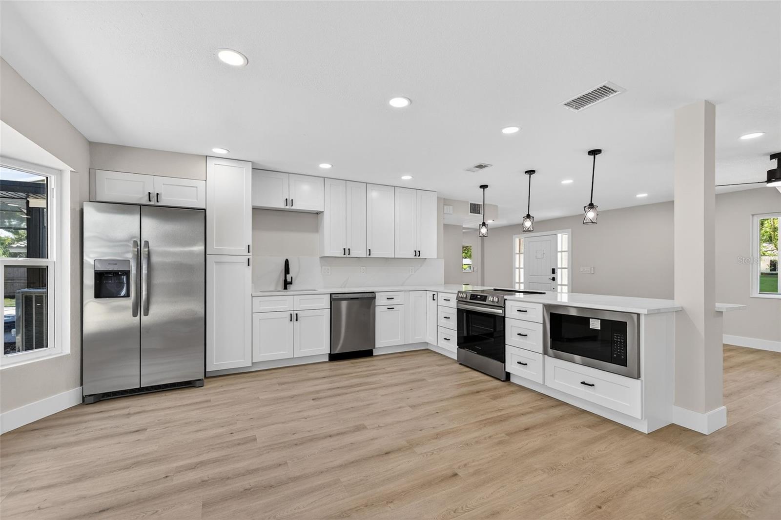 Image 17 of 45 For 2207 Hennesen Drive