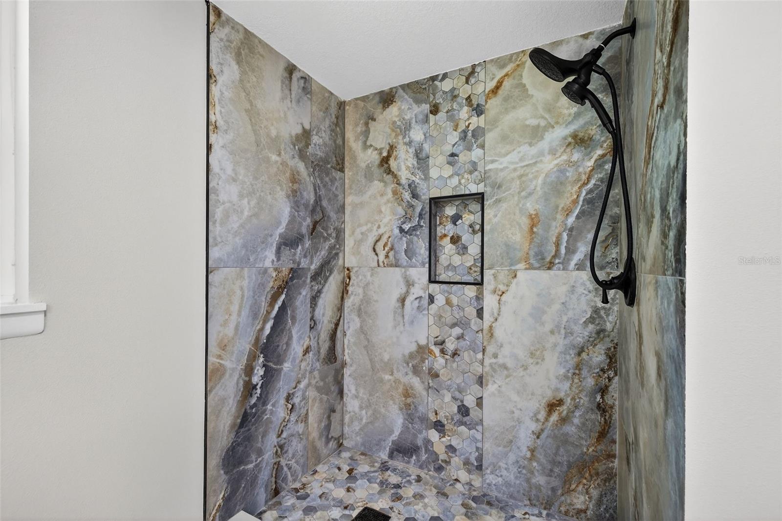 Image 23 of 45 For 2207 Hennesen Drive