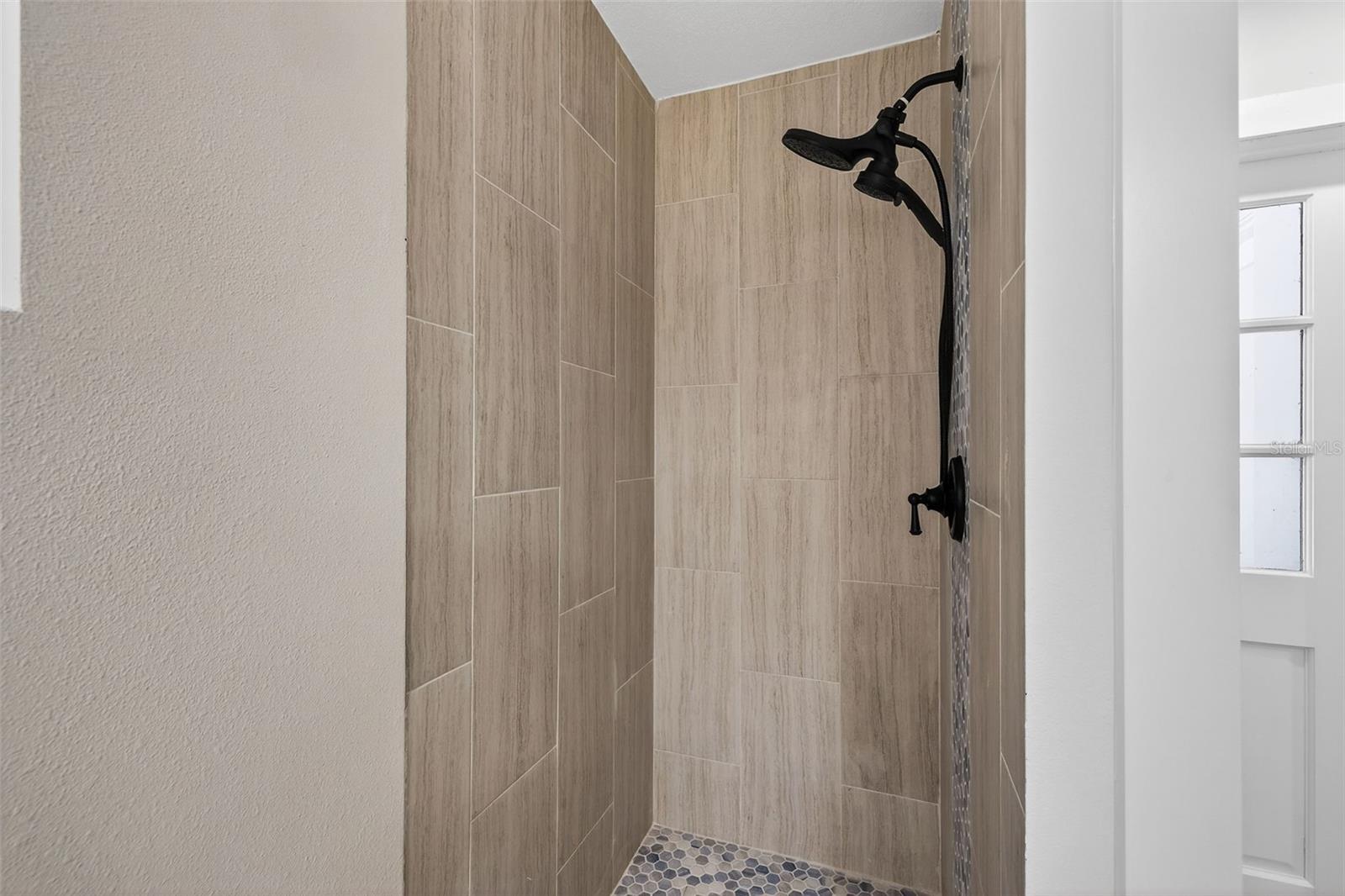 Image 34 of 45 For 2207 Hennesen Drive