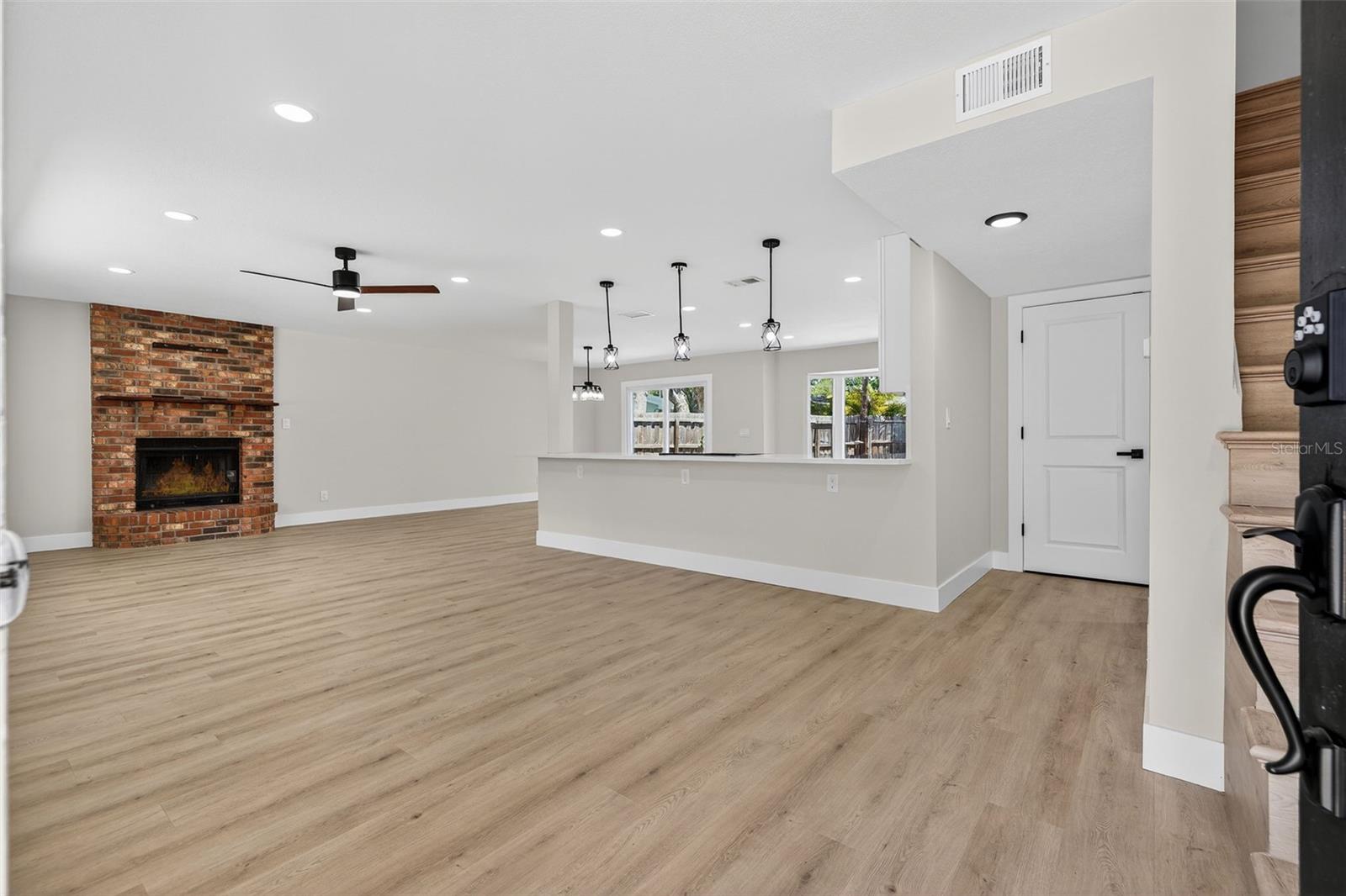 Image 7 of 45 For 2207 Hennesen Drive