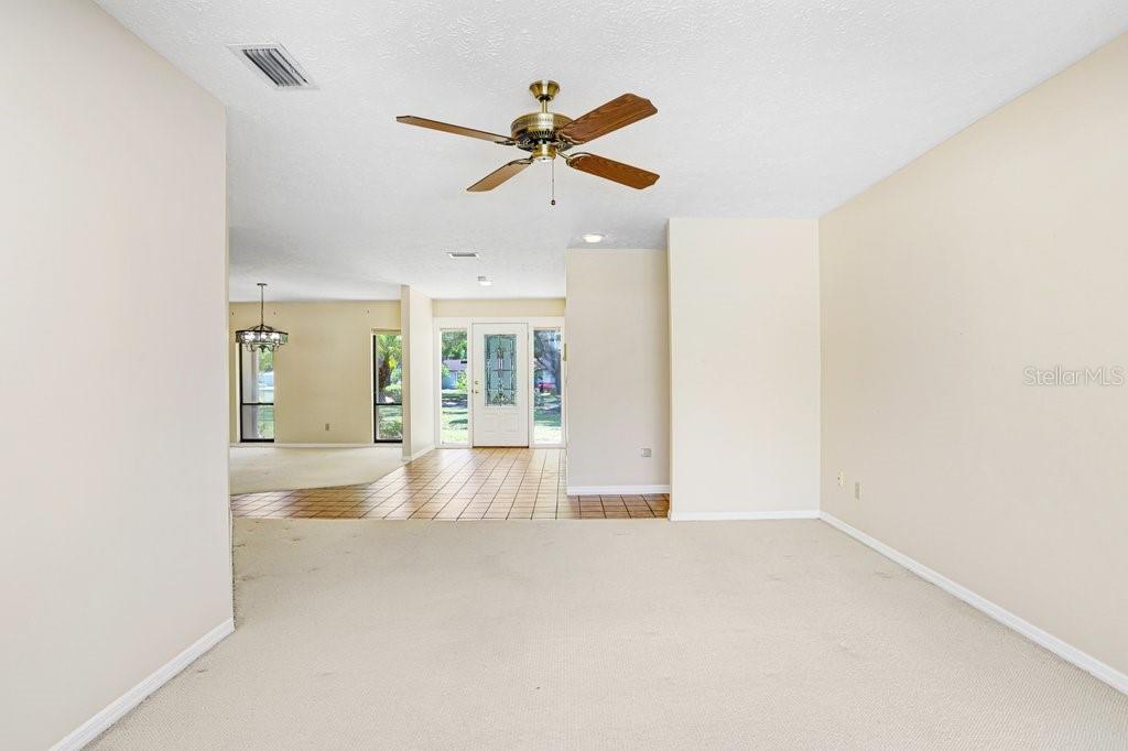 Listing photo id 15 for 9005 Haymarket Lane