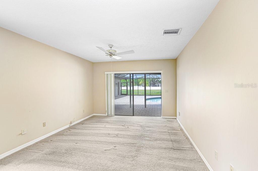 Listing photo id 16 for 9005 Haymarket Lane