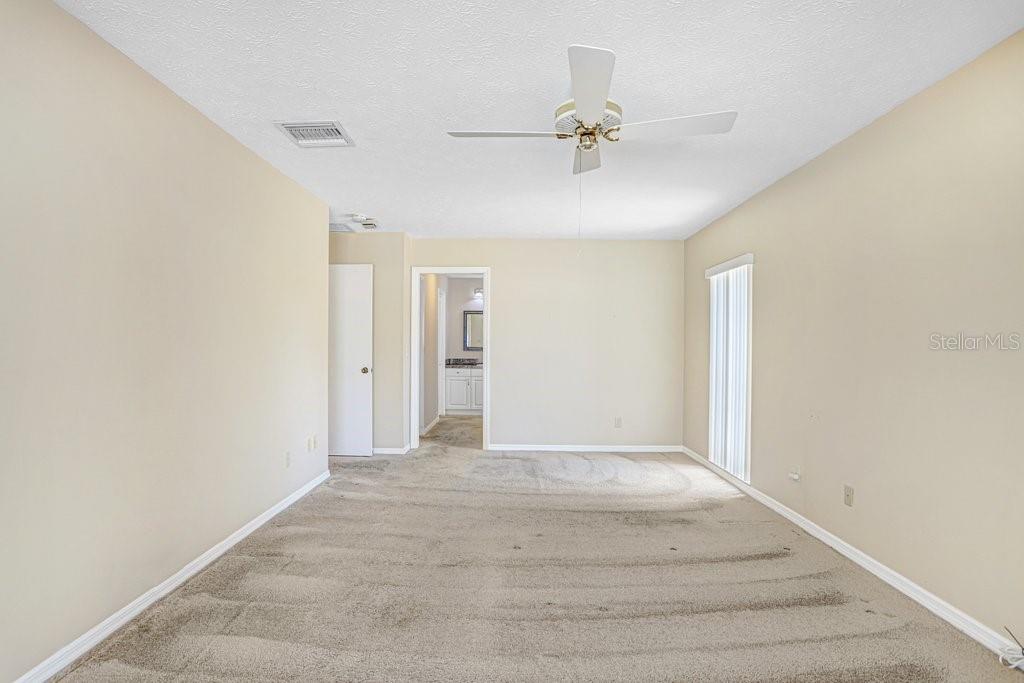 Listing photo id 17 for 9005 Haymarket Lane