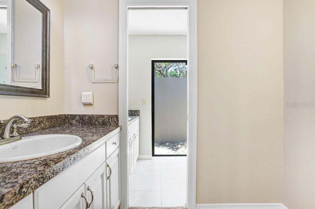 Listing photo id 19 for 9005 Haymarket Lane