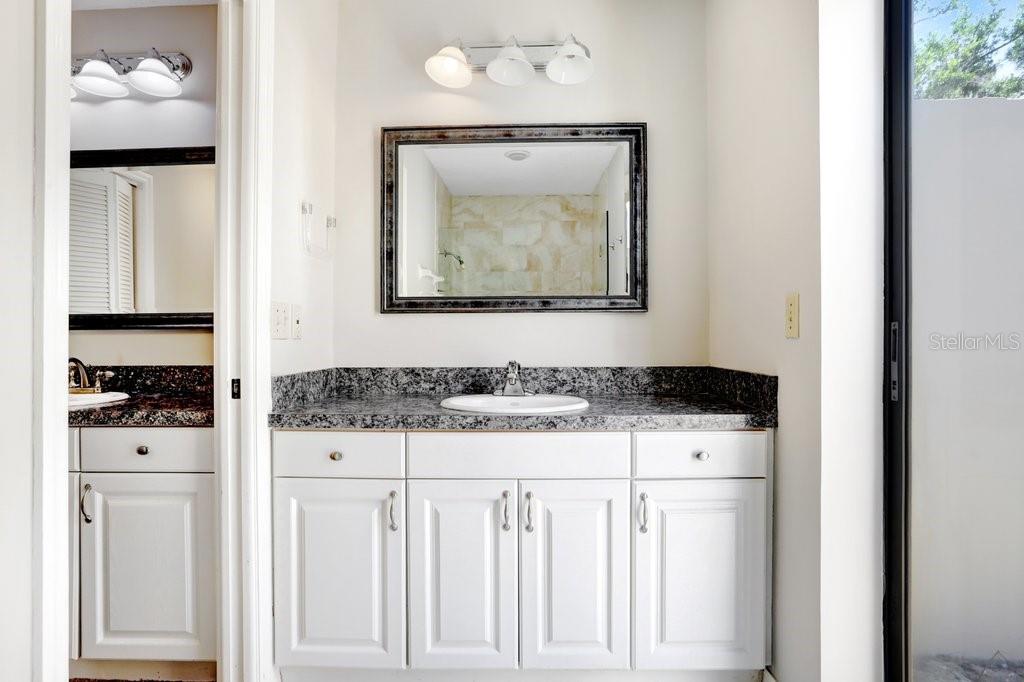 Listing photo id 20 for 9005 Haymarket Lane