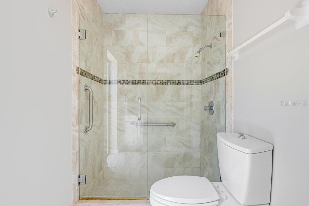 Listing photo id 21 for 9005 Haymarket Lane