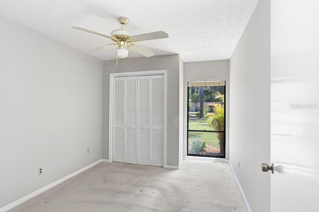 Listing photo id 24 for 9005 Haymarket Lane