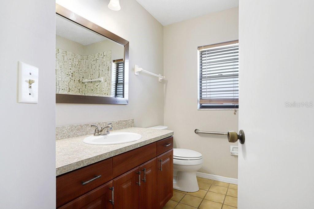 Listing photo id 25 for 9005 Haymarket Lane