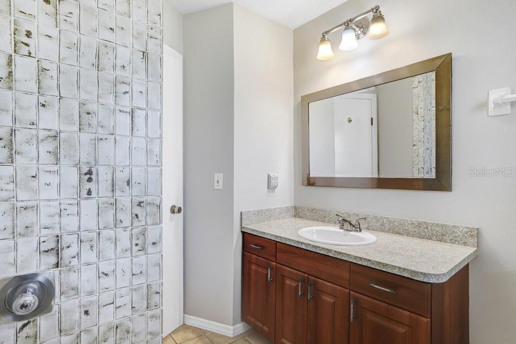 Listing photo id 26 for 9005 Haymarket Lane