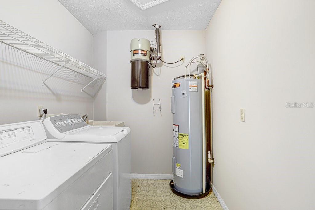 Listing photo id 27 for 9005 Haymarket Lane