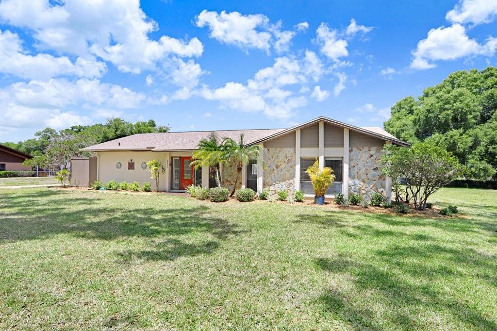 Listing photo id 1 for 9005 Haymarket Lane