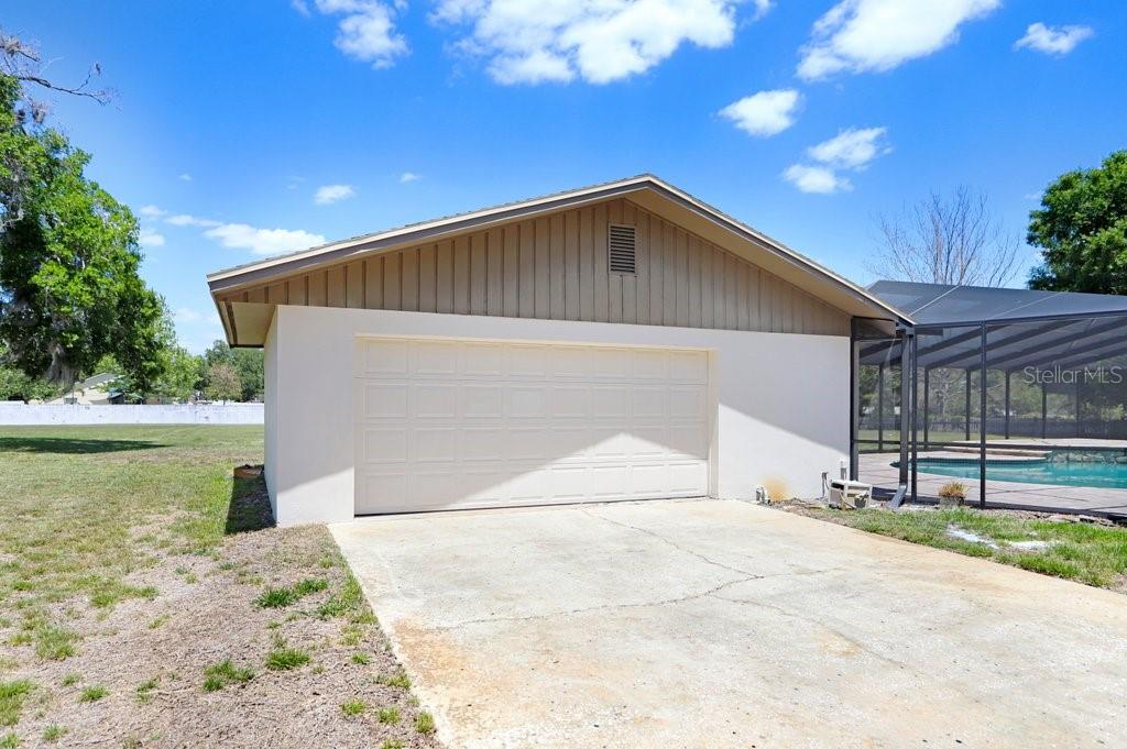 Listing photo id 28 for 9005 Haymarket Lane