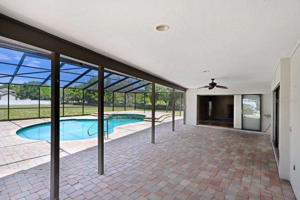 Listing photo id 29 for 9005 Haymarket Lane