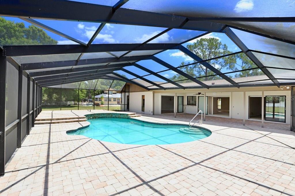 Listing photo id 31 for 9005 Haymarket Lane