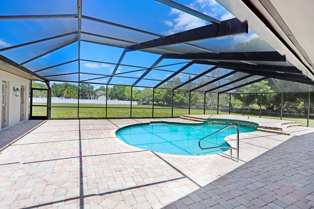 Listing photo id 33 for 9005 Haymarket Lane