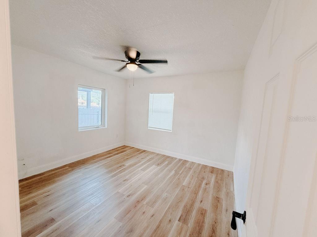 Image 18 of 41 For 4009 Deleuil Avenue