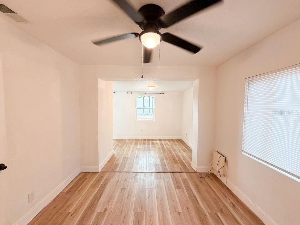 Image 23 of 41 For 4009 Deleuil Avenue