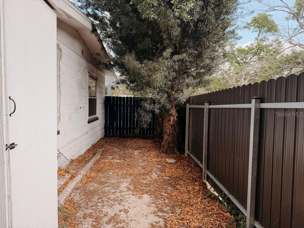 Image 34 of 41 For 4009 Deleuil Avenue