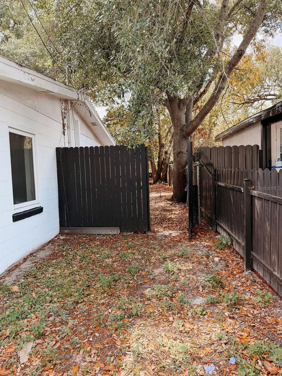 Image 35 of 41 For 4009 Deleuil Avenue