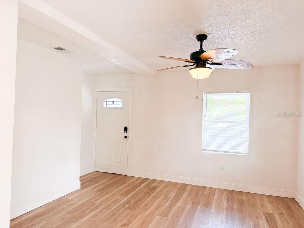 Image 5 of 41 For 4009 Deleuil Avenue