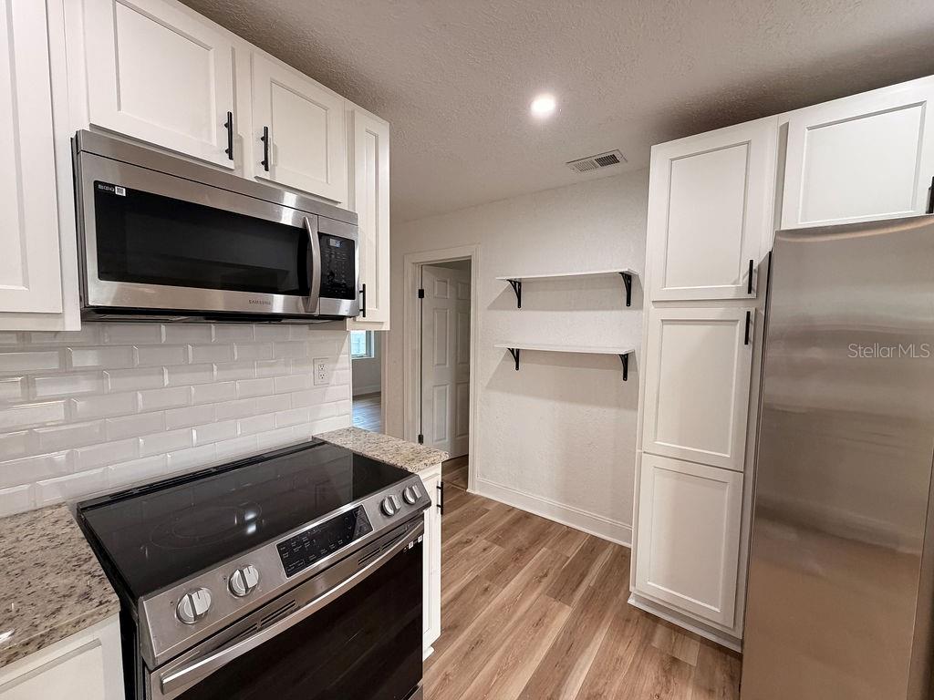 Image 6 of 41 For 4009 Deleuil Avenue