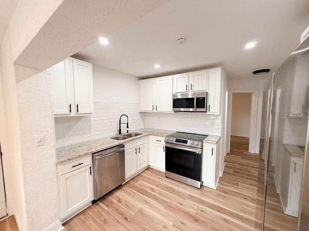 Image 7 of 41 For 4009 Deleuil Avenue