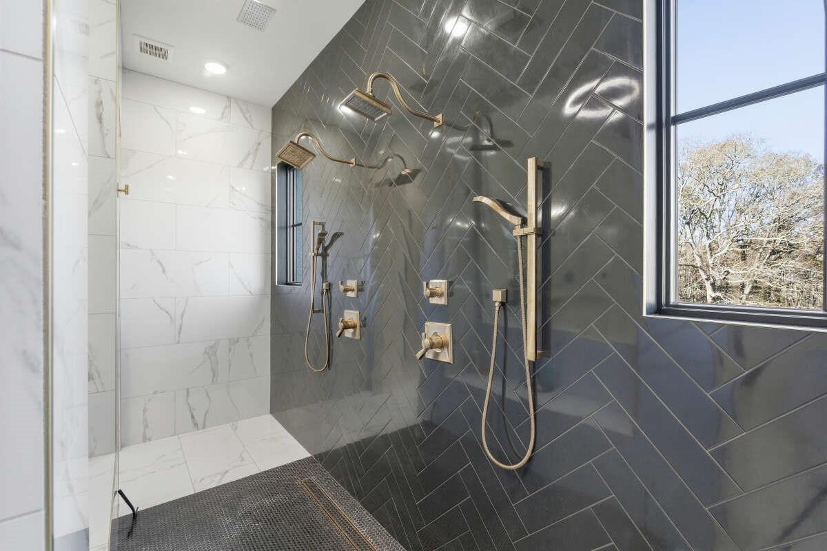 Listing photo id 8 for 4302 Royal Sky Court