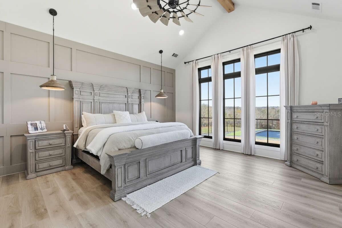 Listing photo id 6 for 4302 Royal Sky Court