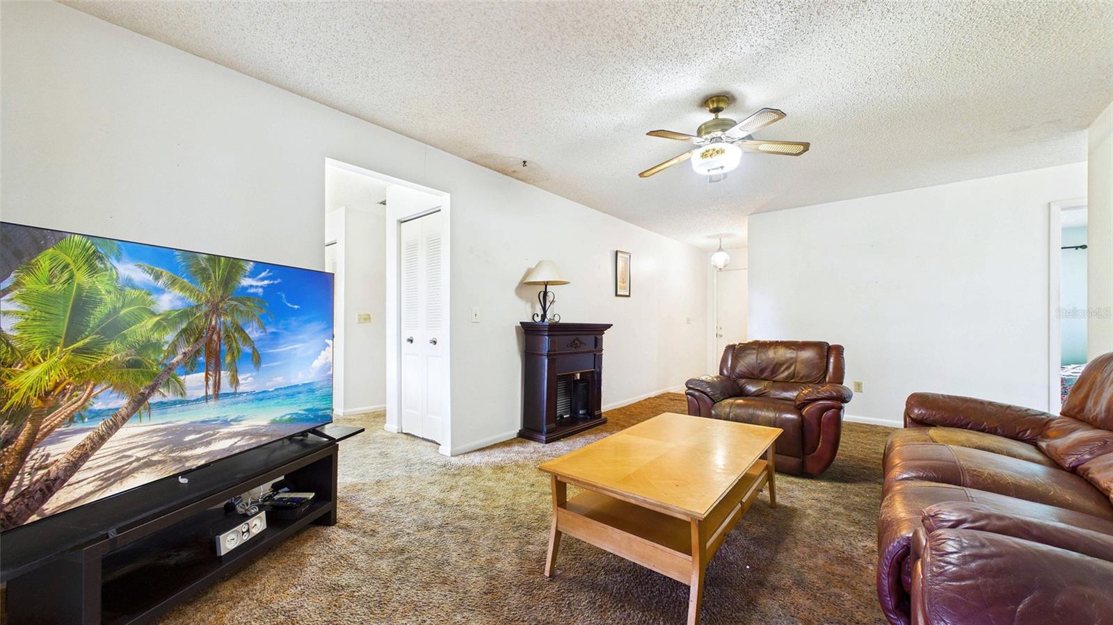 Image 2 of 21 For 711 Regent Circle S